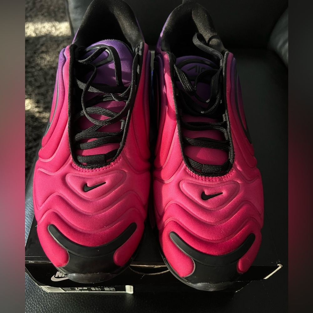 Woman Nike air max 720